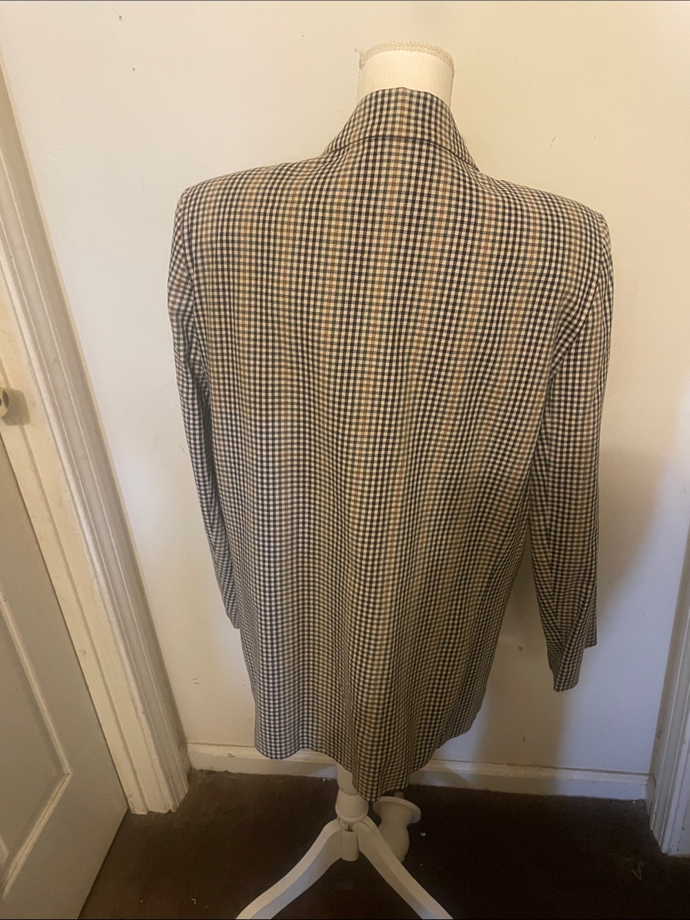 Tan Color jacket nice - Picture 8 of 11
